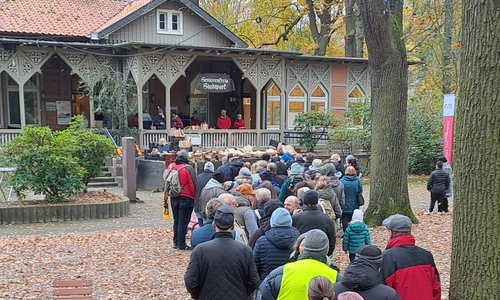 Zahlreiche Menschen besuchten den Wintermarkt im vergangenen Jahr.