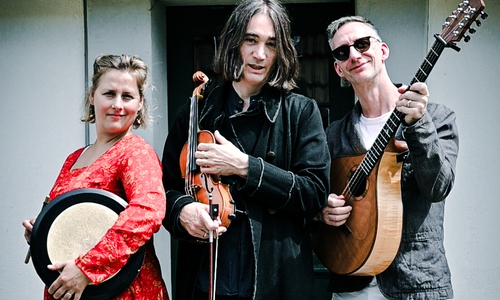 Die preisgekrönte Folkband Broom Bezzums.