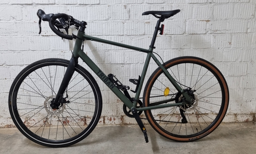 Das gefundene Gravelbike der Marke Triban.