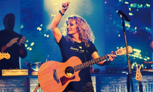 Christina Rommel vereint gefühlvolle Pop- und Rocksongs mit Schokoladengenuss.