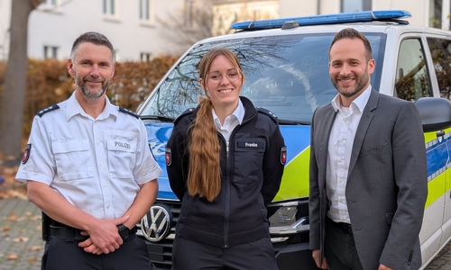Alena Franke ist die neue Pressesprecherin der Polizei Wolfenbüttel. Sie wurde von ihrem Kollegen Matthias Pintak (links) eingearbeitet und vom Leiter des Kommissariats Niklas Meyer-Ulex (rechts) ins Amt geholt.