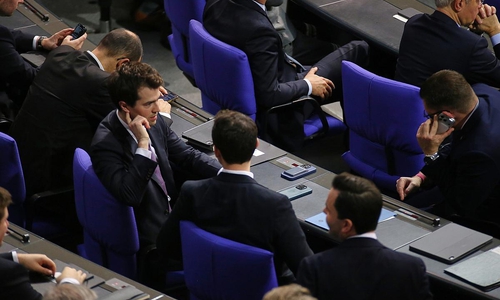 Renten-Rebellen zwischen anderen Unions-Abgeordneten am 05.12.2025