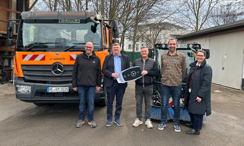 Olaf Chrost (Ahlborn Unimog Regionalvertriebsleiter), Alexander Hoppe (Bürgermeister), Oliver Marocke (Leiter Baubetriebshof), Roland Wander (stellv. Leiter Baubetriebshof) und Grit Bädekerl (Fachbereichsleitung Bauen) (v. li.).