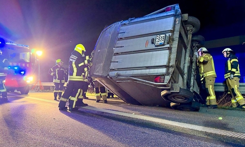 Verkehrsunfall mit Pferdetransporter auf der A28 (Archiv)