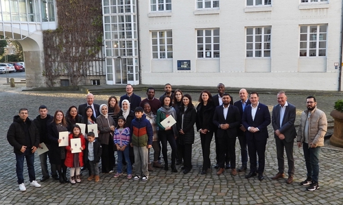 Landrat Philipp Raulfs händigte die Einbürgerungsurkunden an 35 Personen aus 17 Herkunftsländern aus.