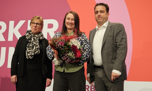Agnieszka Zimowska (Mitte) mit Ernesto Harder, DGB-Bezirksvorsitzender und Katrin Skirlo, stellvertretende DGB-Bezirksvorsitzende. Ebenfalls beide heute neu gewählt.  