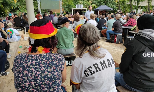Public Viewing im Berliner Biergarten BRLO (Archiv)