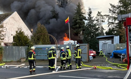 Das Wohnmobil stand in Vollbrand.