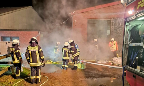 Einsatzkräfte probten in Ehra-Lessin den Ernstfall an einem Pferdestall.