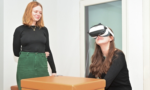 Durch die Virtual Reality-Brille wird die Synagoge wieder sichtbar.