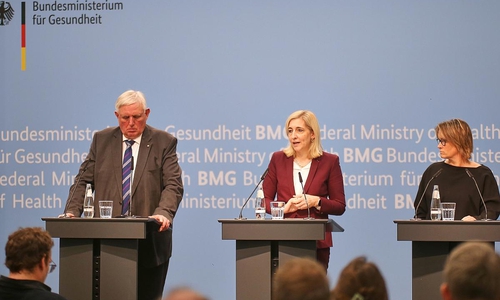 Laumann, Warken, Schlotzhaue am 11.12.2025