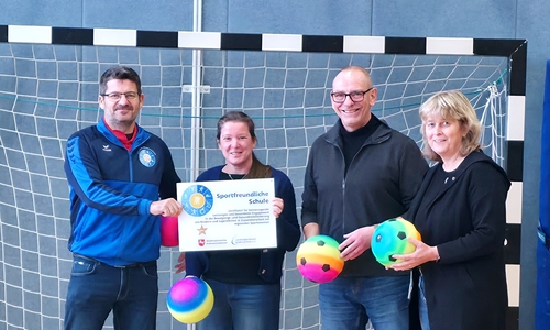 Jan Geppert, Anne Langeheine, Henrik Kühn, Martina Schlue bei der Auszeichnung.