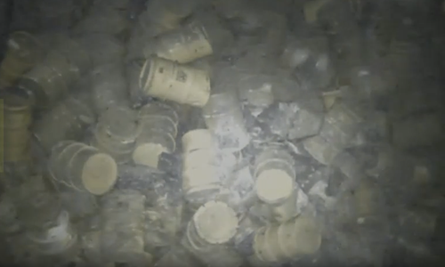 Am 19. November hat die Bundesgesellschaft für Endlagerung mbH (BGE) mit Hilfe einer Kamera erstmalig nach mehreren Jahrzehnten in die Einlagerungskammer 8a auf der 511-Meter-Ebene geschaut, um die vor 50 Jahren eingelagerten Fässer und die Kammer zu bewerten.