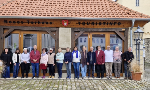 Der erweiterte Vorstand des Verkehrsvereins Schöningen e.V. - Tourismus und Kultur sorgt seit vielen Jahren in Kooperation mit dem Schöninger Stadtmarketing dafür, dass die Information im Torhaus zehn fünf Tage in der Woche zur Verfügung steht.