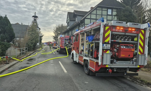 Die Feuerwehren waren mit einem Großaufgebot vor Ort.