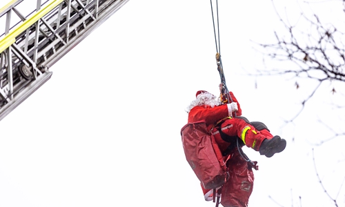 Der Nikolaus besuchte die Kinderstation.