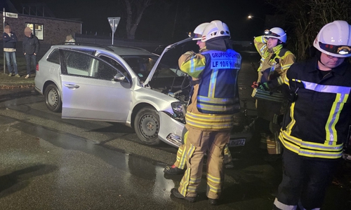 Die Kreuzung musste für die Bergung gesperrt werden.