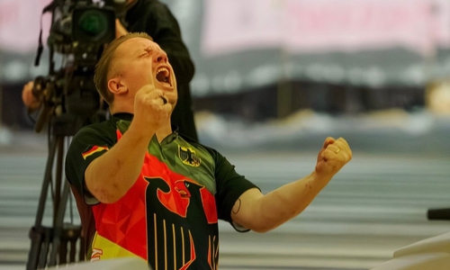 Jubel nach dem Gold-Wurf! Der Sickter Matthew Forsyth wurde Deaflympics-Sieger im Bowling. 