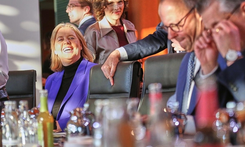 Bärbel Bas und Friedrich Merz im Kabinett