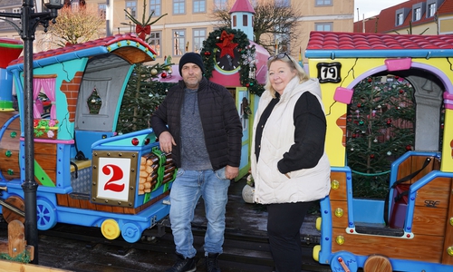 Tudor und Regina von der Kindereisenbahn HillBilly freuen sich über strahlende Kinderaugen, auch wenn der Ton mancher Eltern etwas rauer geworden ist.