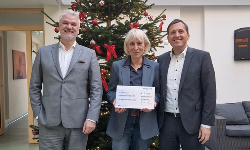 Mike Back, Christiane Redecke (Vorsitzende des Stiftungsrats) und Karsten Tennert.