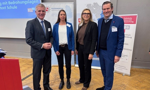 Thomas Ring (Polizeipräsident PD BS), Lisa Rackow (PD BS), Bettina Rohse (RLSB BS) und Torsten Glaser (Behördenleiter RLSB BS) (v. li.).
