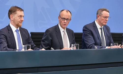 Kretschmer, Merz, Schweitzer am 04.12.2025