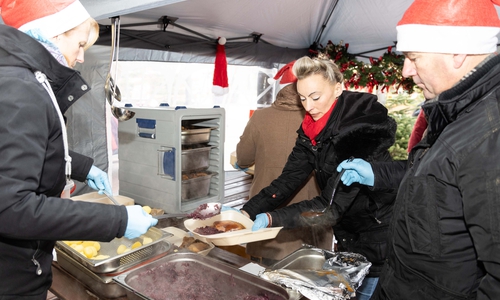 An die 800 Weihnachtsessen wurden ausgegeben.