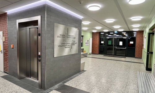 Der neue Aufzug in der Burgschule.