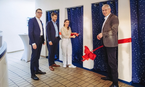 WOBCOM-Geschäftsführer Dalibor Dreznjak, Oberbürgermeister Dennis Weilmann, Eileen Pollex, Geschäftsführerin Planetarium und Kai-Uwe Hirschheide, Kulturdezernent (v. li.).