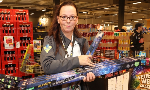 Marktleiterin Tanja Sander und ihr Team kamen kaum mit dem Auspacken der Ware nach.