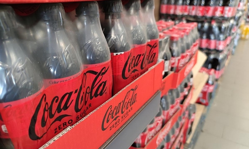 Coca Cola in einem Supermarkt (Archiv)