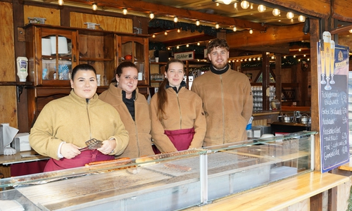 Selam, Sabrina, Vivien und Jason vom Winterwald sind zufrieden, auch wenn hier zum Teil der Stadtmarkt als Standort favorisiert wird.