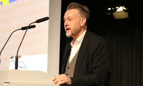 Bürgermeister Ivica Lukanic sprach zu den Schülern.