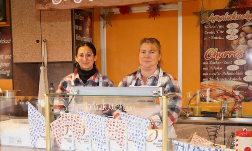 Sabrina (links) und Corinna von der alten Bäckerei sind zufrieden mit dem bisherigen Verlauf.
