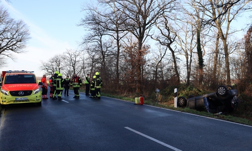 Der Wagen war auf dem Dach zum Liegen gekommen.