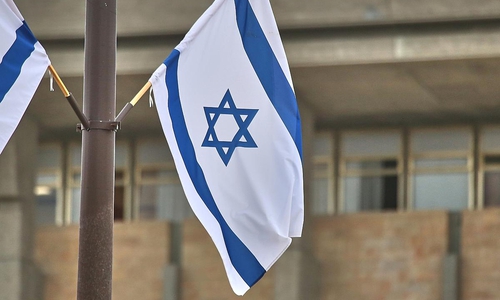 Israelische Fahne an der Knesset (Archiv)