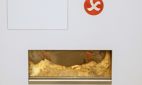 Kein Bauschaum, sondern leicht zu entfernende Materialien blockieren den Automaten.