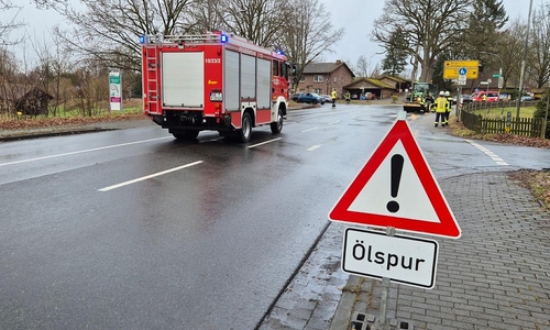 Ölspur im Kreuzungsbereich