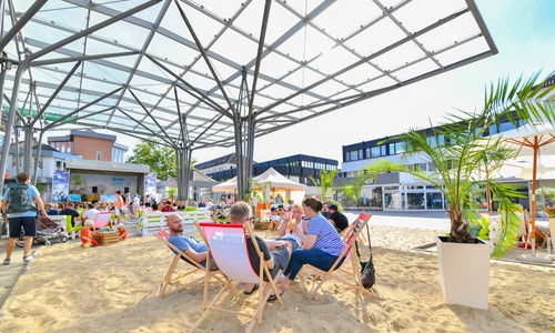 Im Juni wird zum sommerlichen Verweilen mitten in der Fußgängerzone eingeladen.