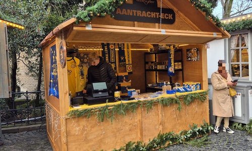 Der Eintracht-Stand auf dem Weihnachtsmarkt.