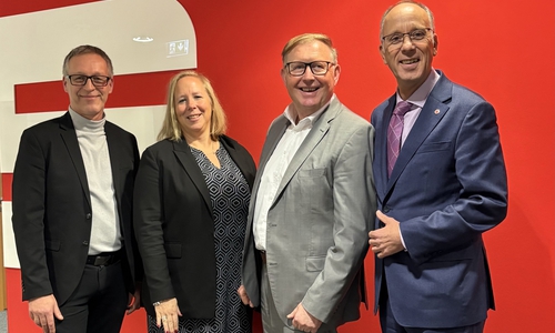 Karsten Ludwig (Leiter der S-Welt in Seesen), Tina Schönfelder (ab 1. Januar verantwortlich für die Standorte Seesen, Bad Gandersheim und Langelsheim), Manfred Pawlik (Filialleiter in Langelsheim) und Oliver Fuchs, Leiter des Filialbereichs Süd der BLSK bei der Übergabe des Staffelstabs an Tina Schönfelder. 