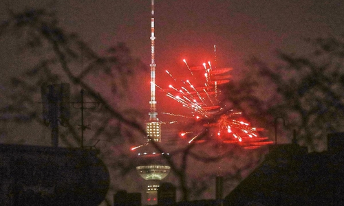 Silvesterfeuerwerk am Berliner Fernsehturm