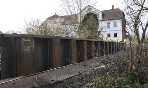 Wasserseitige Impression der fertiggestellten Spundwand von Bauabschnitt 2 am Rosenwall-