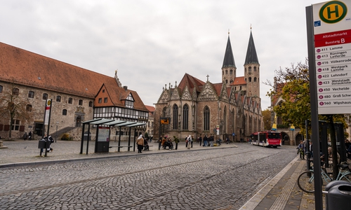 Der Wochenmarkt am Altstadtmarkt findet wie gewohnt statt, andere Märkte werden dagegen verlegt oder fallen aus.