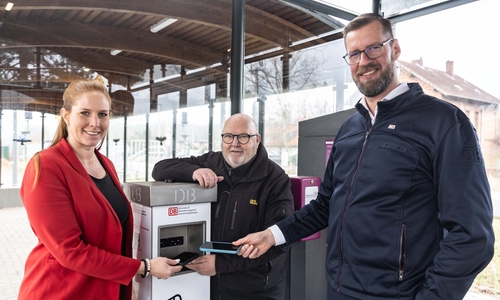 Maren Wegener, Bürgermeisterin der Gemeinde Lengede, Ulrich Jablonka, Ortsbürgermeister von Broistedt und Tobias Festerling, Leiter Bahnhofsmanagement Braunschweig/Göttingen DB InfraGO (v. li.).