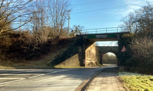 Die Bahnbrücke an der Schöninger Straße muss geprüft werden.