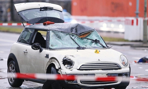 Auto fährt in München in Menschenmenge am 13.02.2025