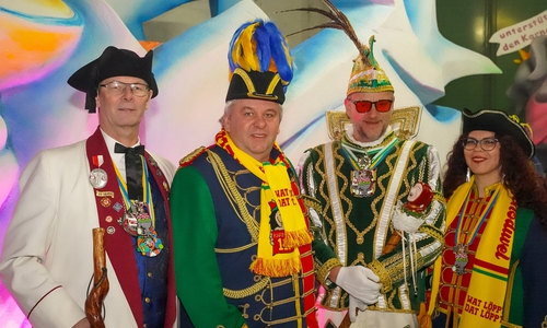 Sie versprechen einen schönen Schoduel: v.l. Bauer Thomas, Zugmarschall Karsten Heidrich, Prinz Alexander I, Prinzenpagin Tatjana.