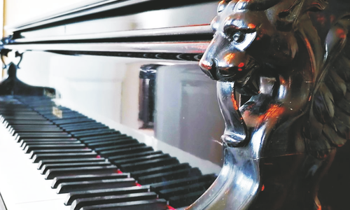 Ein Bechstein-Klavier aus der Sammlung des Hauses.
